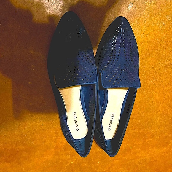 Gianni Bini Navy Blue Suede Perforated Pointy Toe Flats Size 7M - Picture 1 of 7